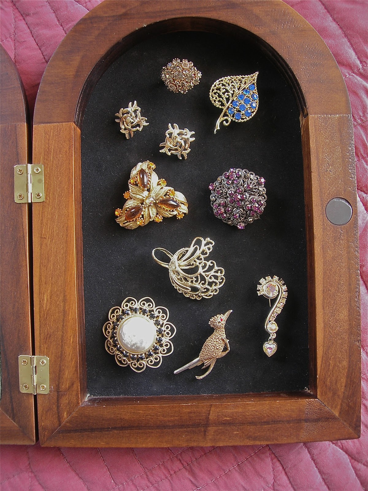 My Little Bungalow Displaying Vintage Costume Jewelry
