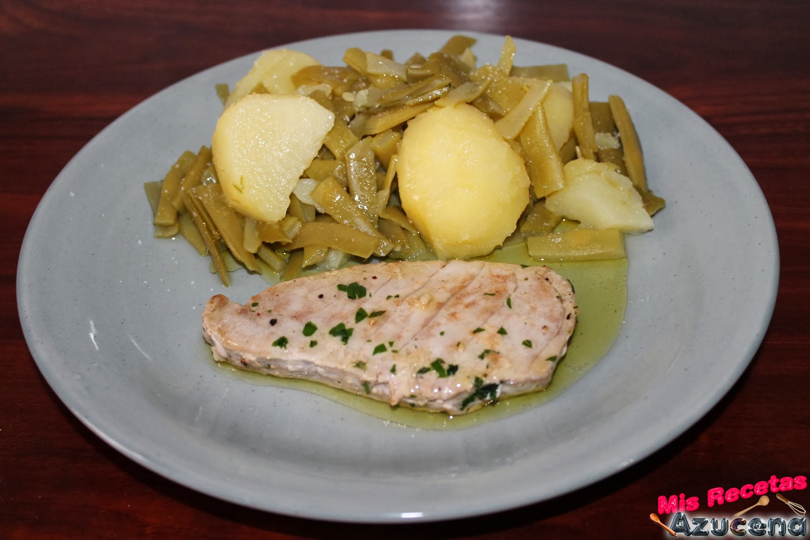 Patatas Con Judias Verdes Y Atún.
