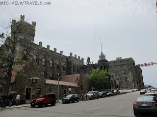 a street with cars parked on the side of a building