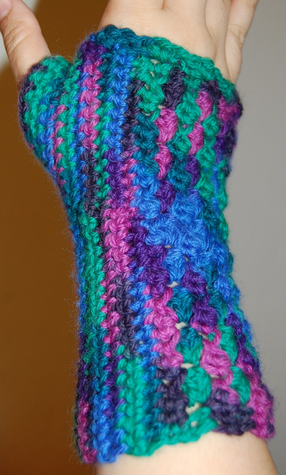 The Hippy Hooker Shell Stitch Fingerless Gloves Free Pattern