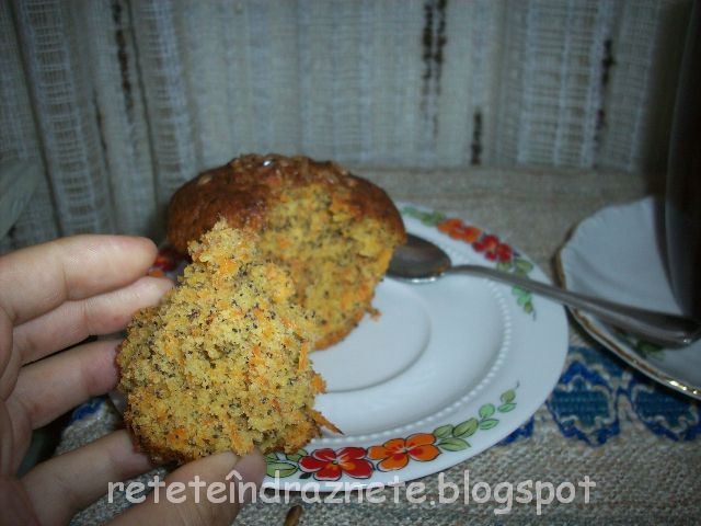 Muffins cu morcov şi mac