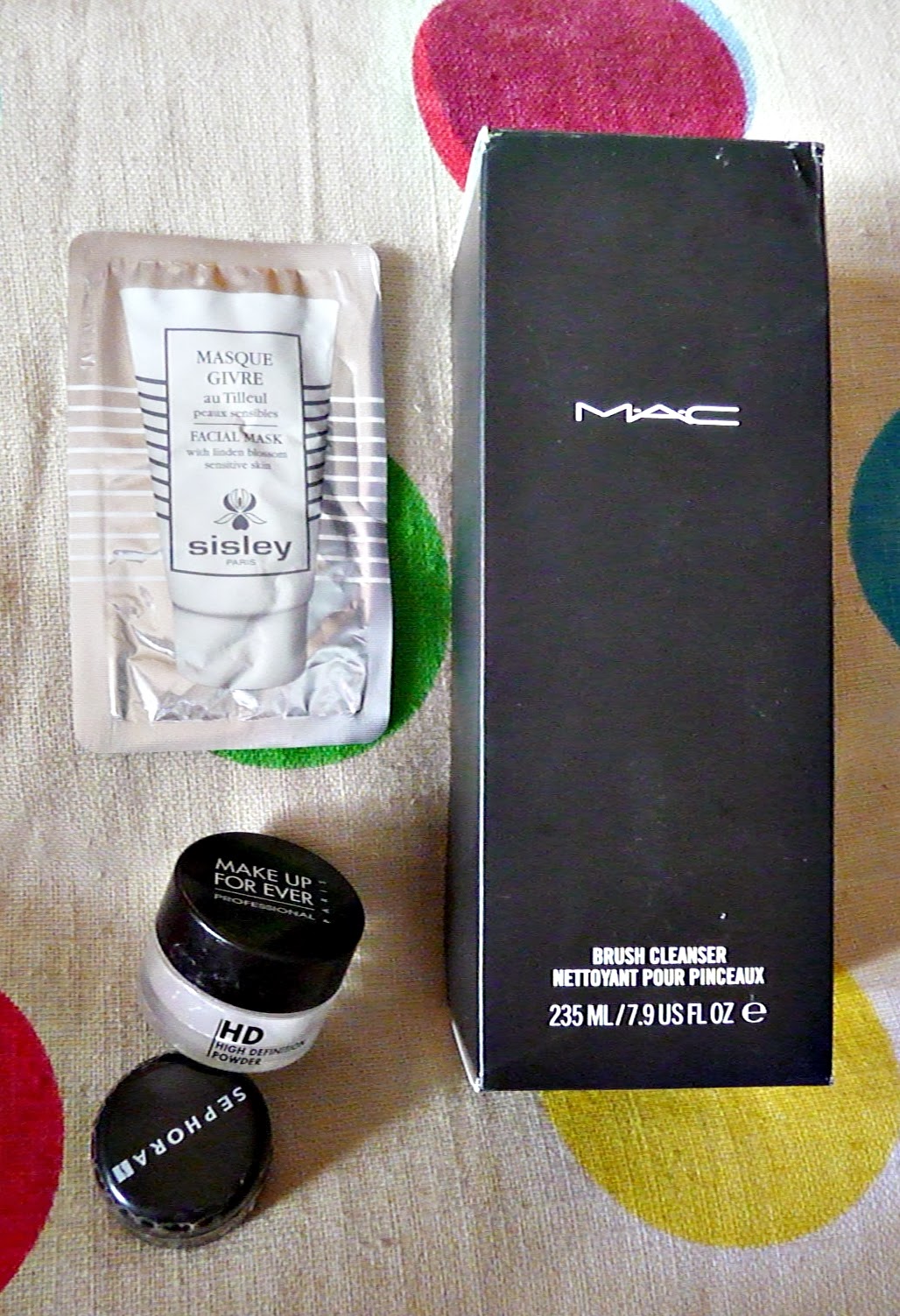 Envuelta en crema Brush cleaner de MAC, Facial Mask de Sisley, High
