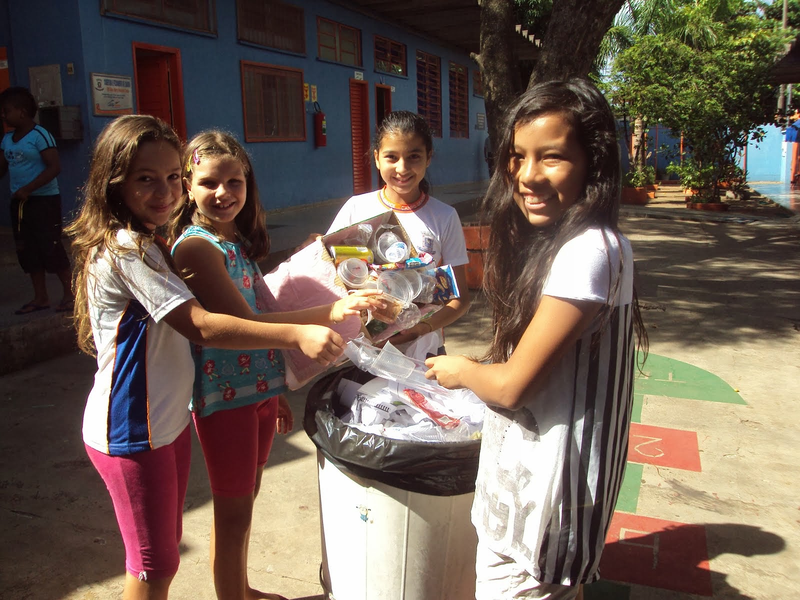 COMBATENDO A DENGUE