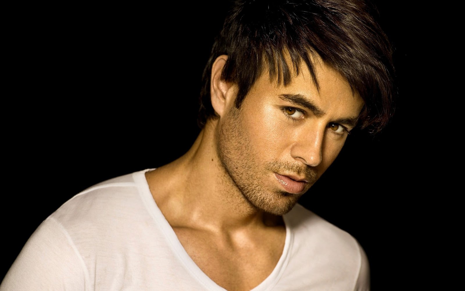 Enrique-Iglesias-pictures-desktop-Wallpapers-HD-photo-images-4.jpg