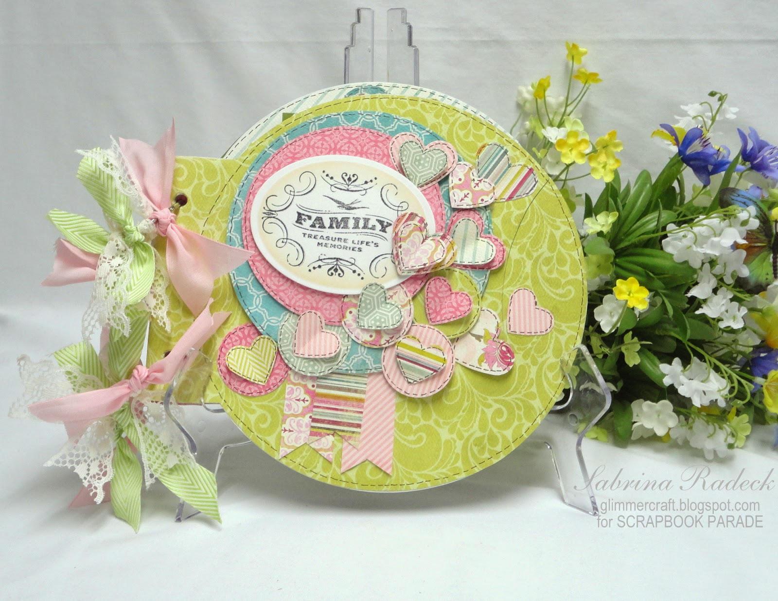 Interactive Circular Chipboard Album Aspiring to Creativity