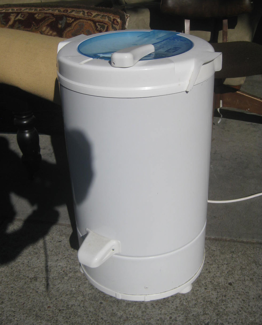 UHURU FURNITURE & COLLECTIBLES SOLD Laundry Alternative Spin Dryer 40