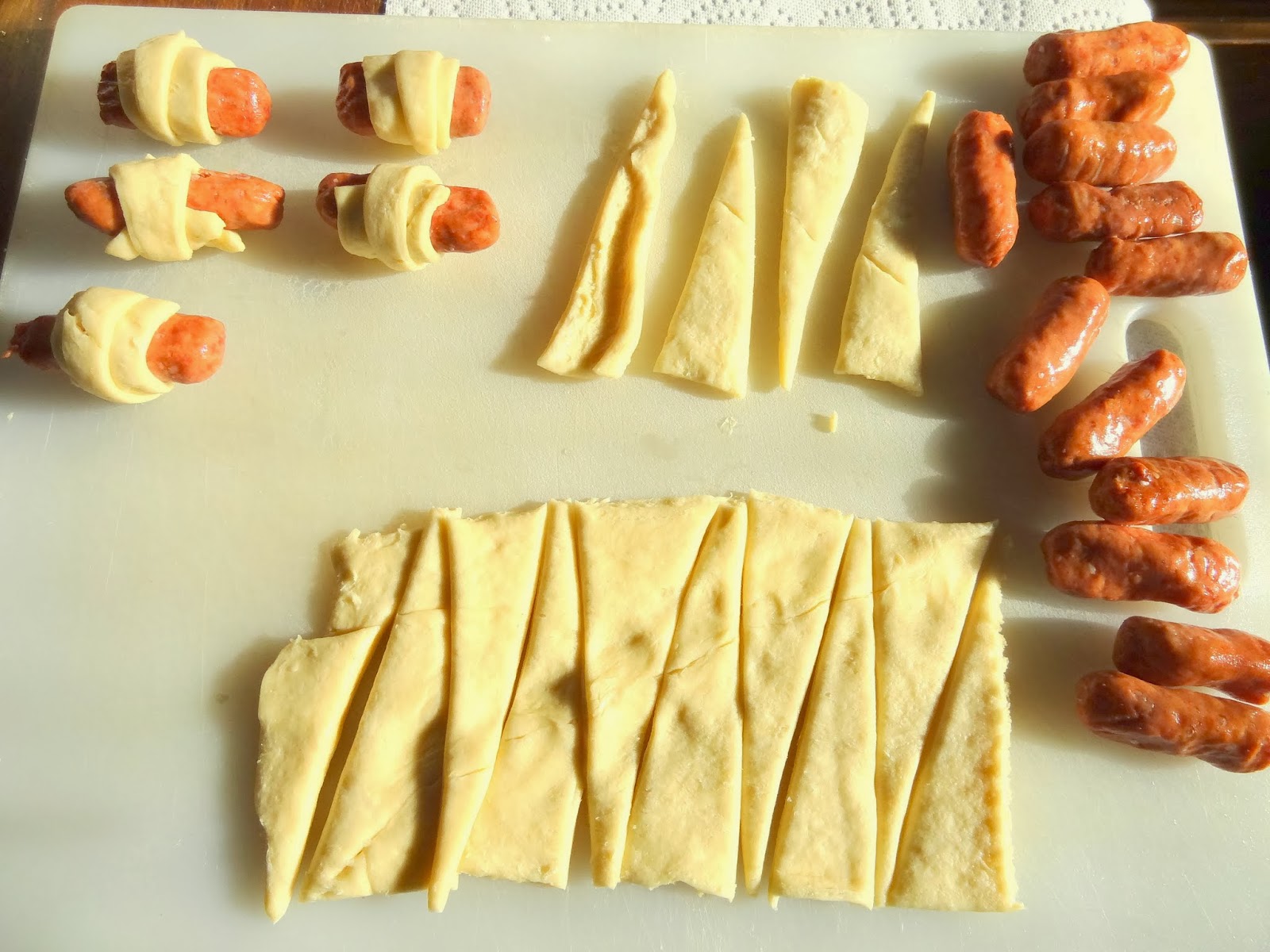 Unique Party Food to Go Mini Crescent Dogs AKA Mini PigsinaBlanket