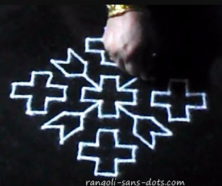 draw the arrow like patterns using the remaining dots simple-kolam-2.jpg