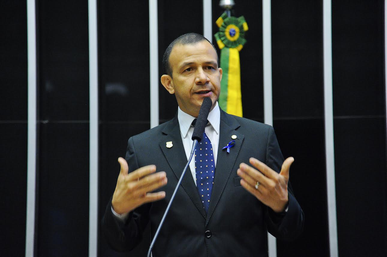 Liderança 10 Carlos Gomes critica veto da Presidência da República