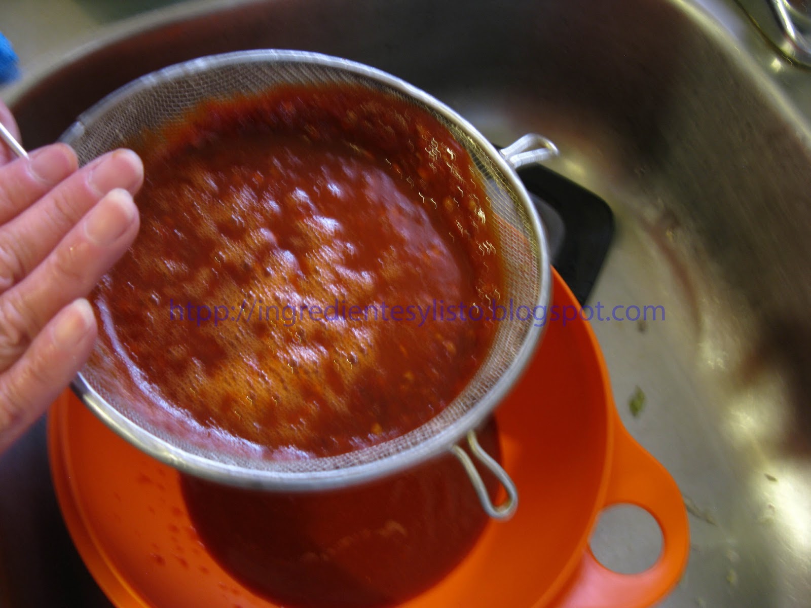 Ingredientes y ¡Listo! Salsa de Chile Colorada para Pozole