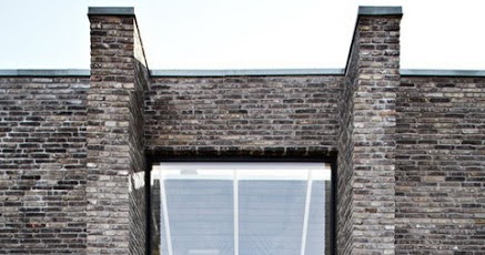 Casa con fachada de piedra inspirada en la naturaleza | Todo Sobre Fachadas