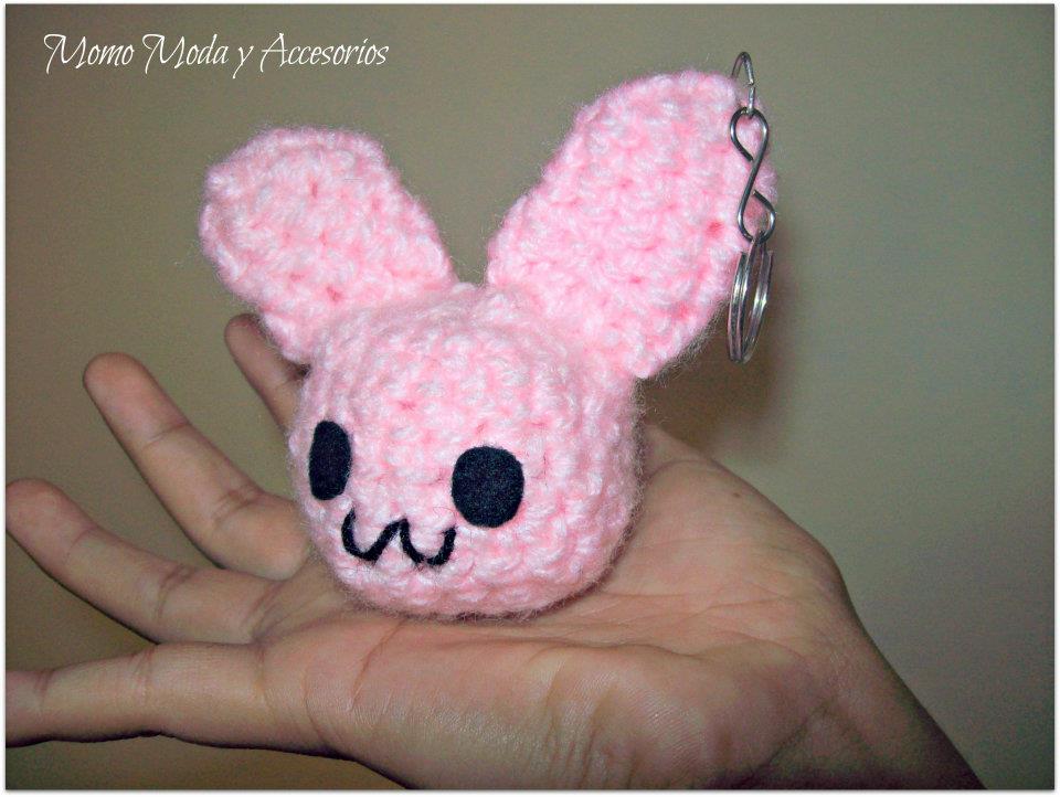 Momo Moda y Accesorios: LLavero Amigurumi de Conejito Kawaii