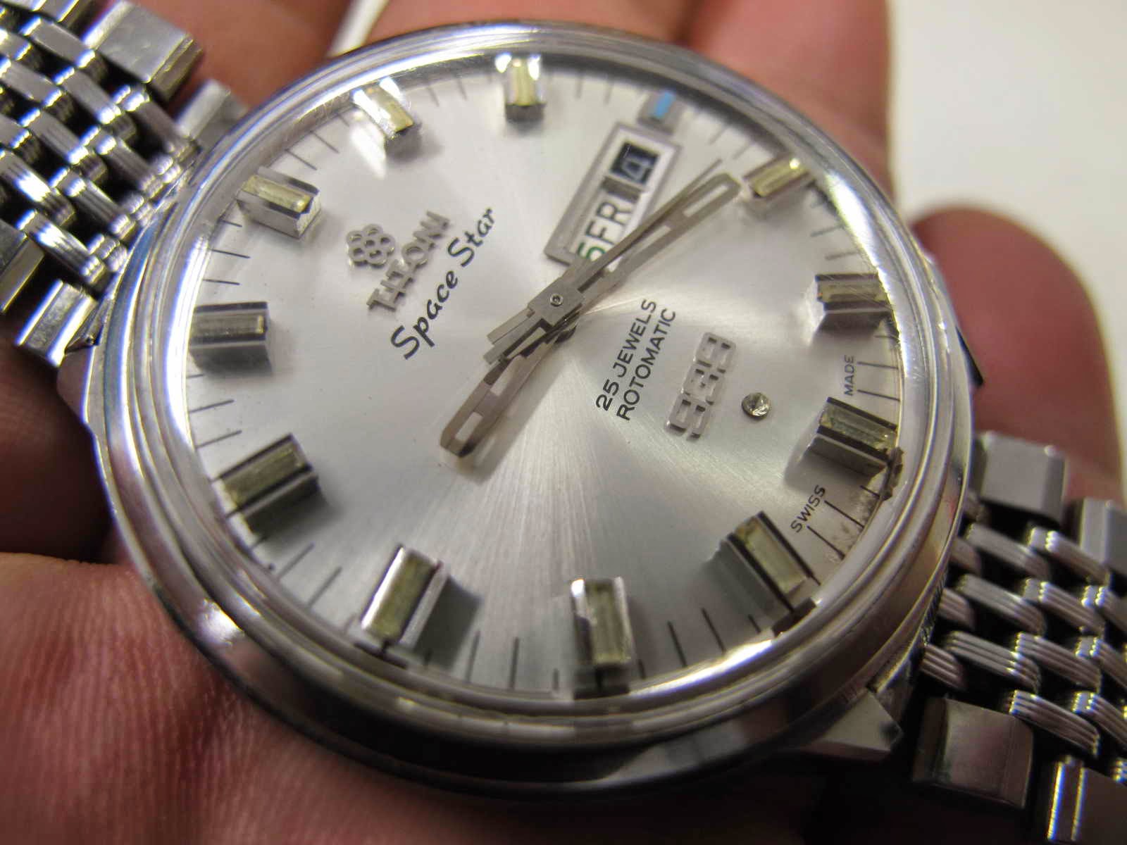 Maximuswatches Jual Beli Jam Tangan Second Baru Original Koleksi Jam Tebal case 11 mm dan lebar lug 18 mm Cocok untuk Anda yang sedang mencari jam tangan Swiss made TITONI SPACE STAR 939 dengan mint condition