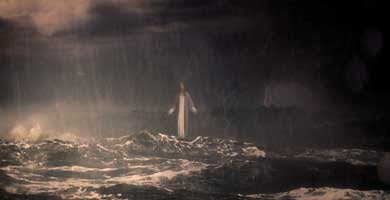 Hijo de Dios jesus caminando en aguas
