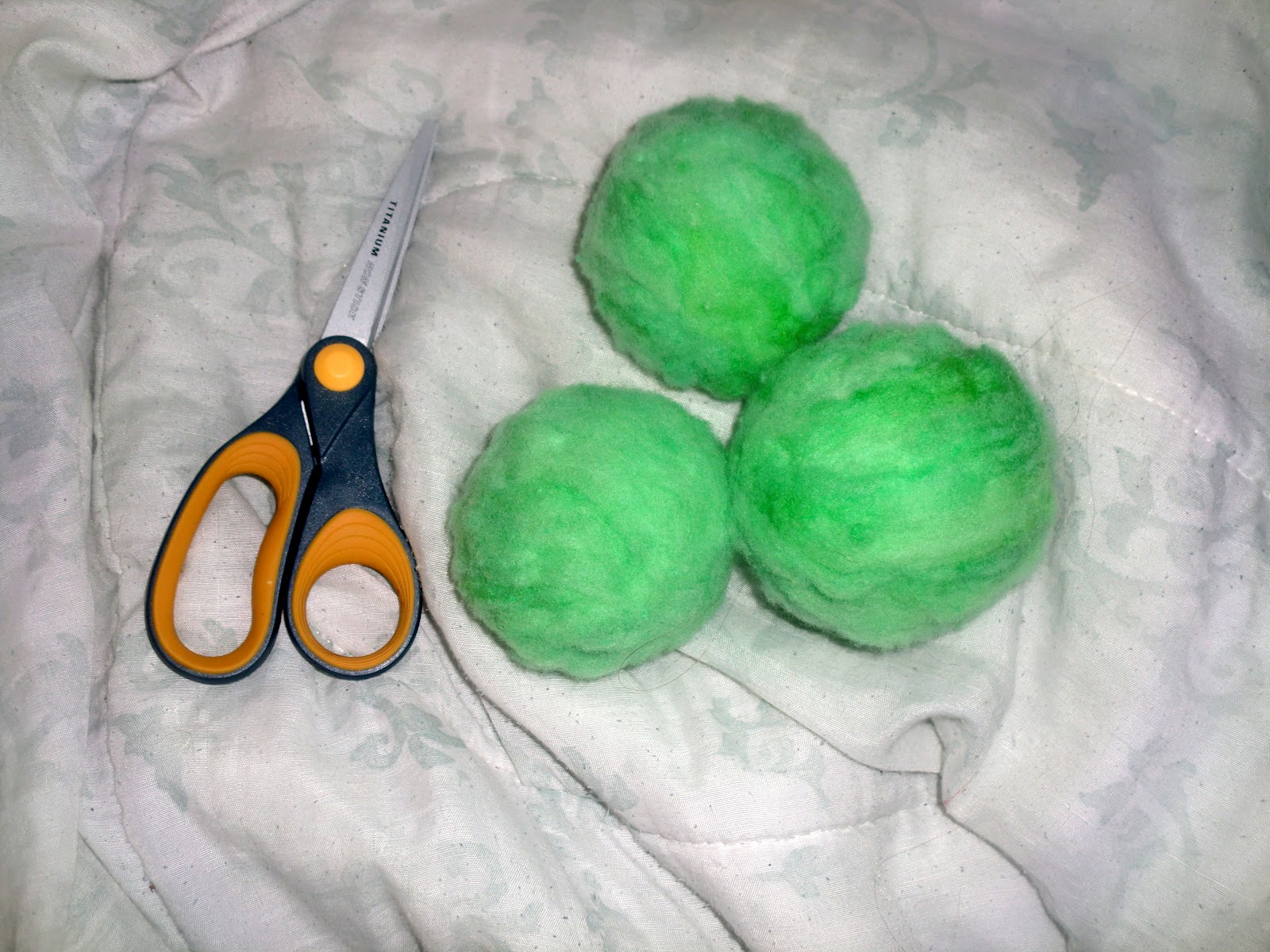 Lareliw Crafts Blog How To Tutorial How to Make Wool Dryer Balls From Roving or Yarn