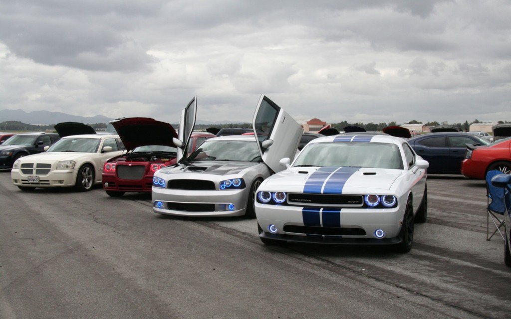 VS......DODGE CHALENGER VS CHARGER