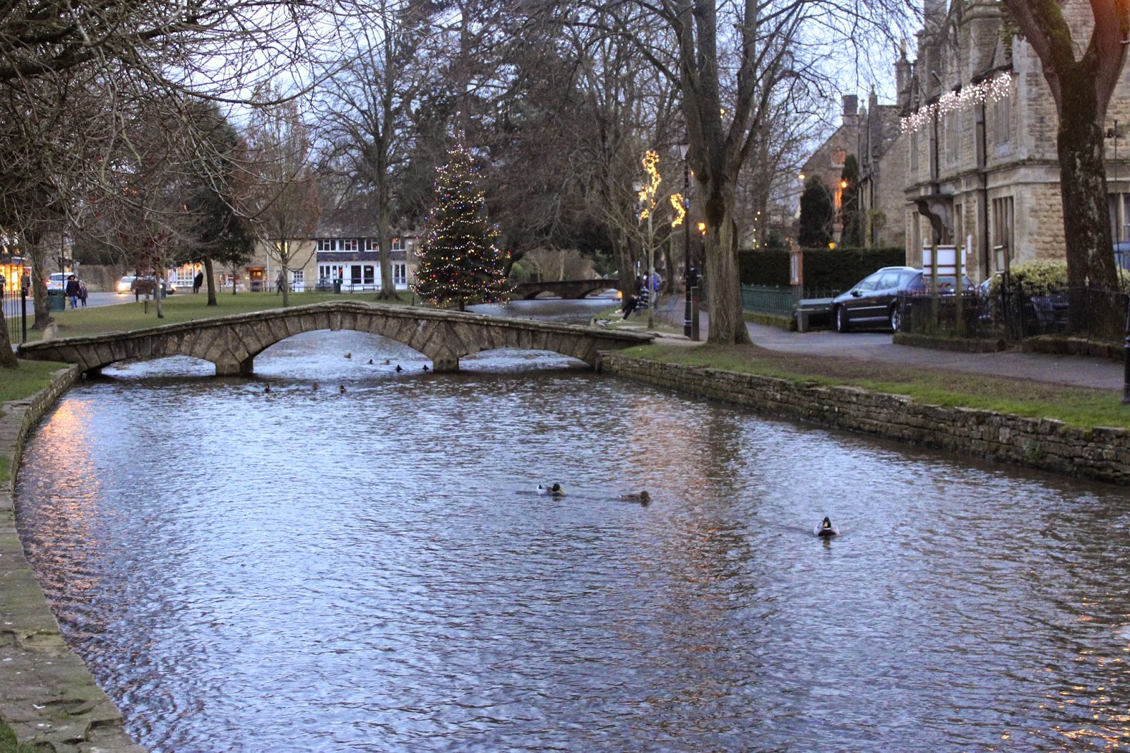 BourtonontheWater Christmas 2014 El Willmer