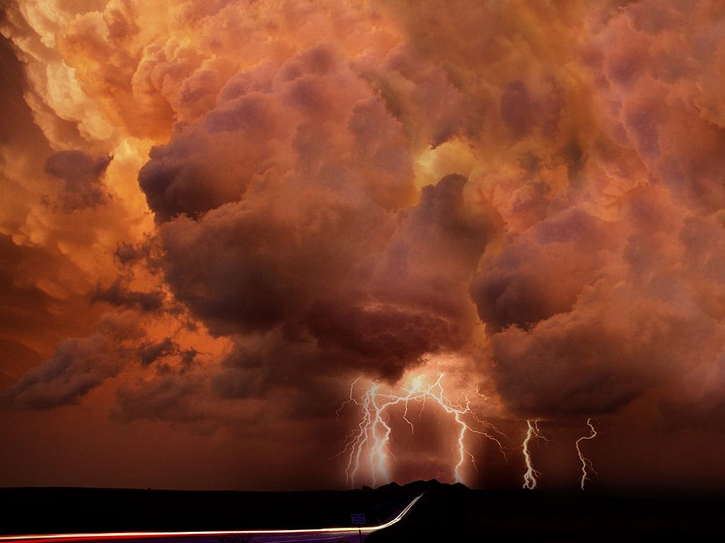 http://2.bp.blogspot.com/-gch9oxTFmT8/TodGB724UWI/AAAAAAAADgA/QmjkG4q4xik/s1600/fotos-rayos-y-truenos-nubes.jpg
