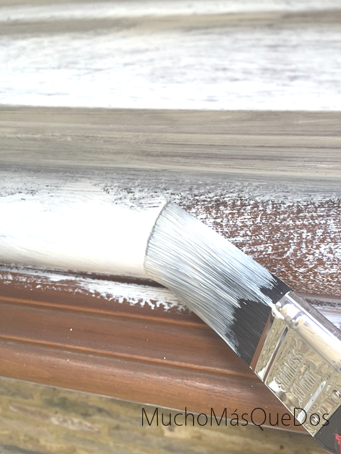 Mucho Más Que Dos: Antes y Después.Una chimenea abandonada en la calle.