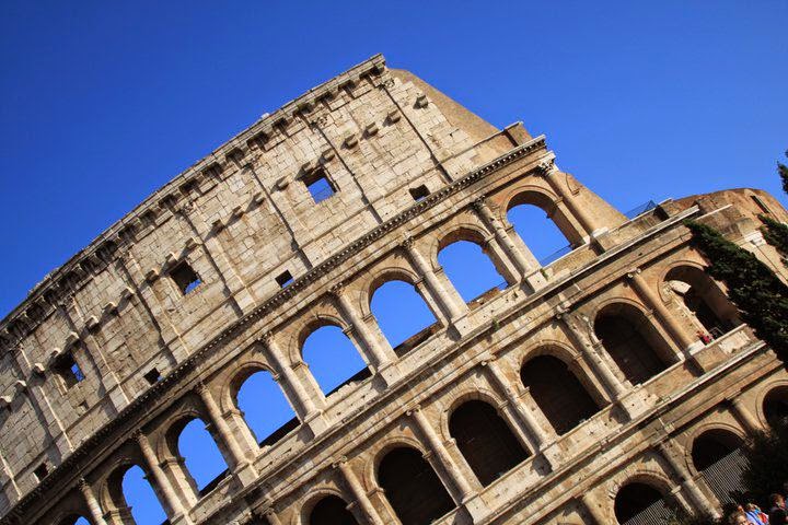 Colosseo e Foro Romano - 2 turni  *con biglietto d'ingresso "Gratuito" prima domenica del mese  (max 30 partecipanti)