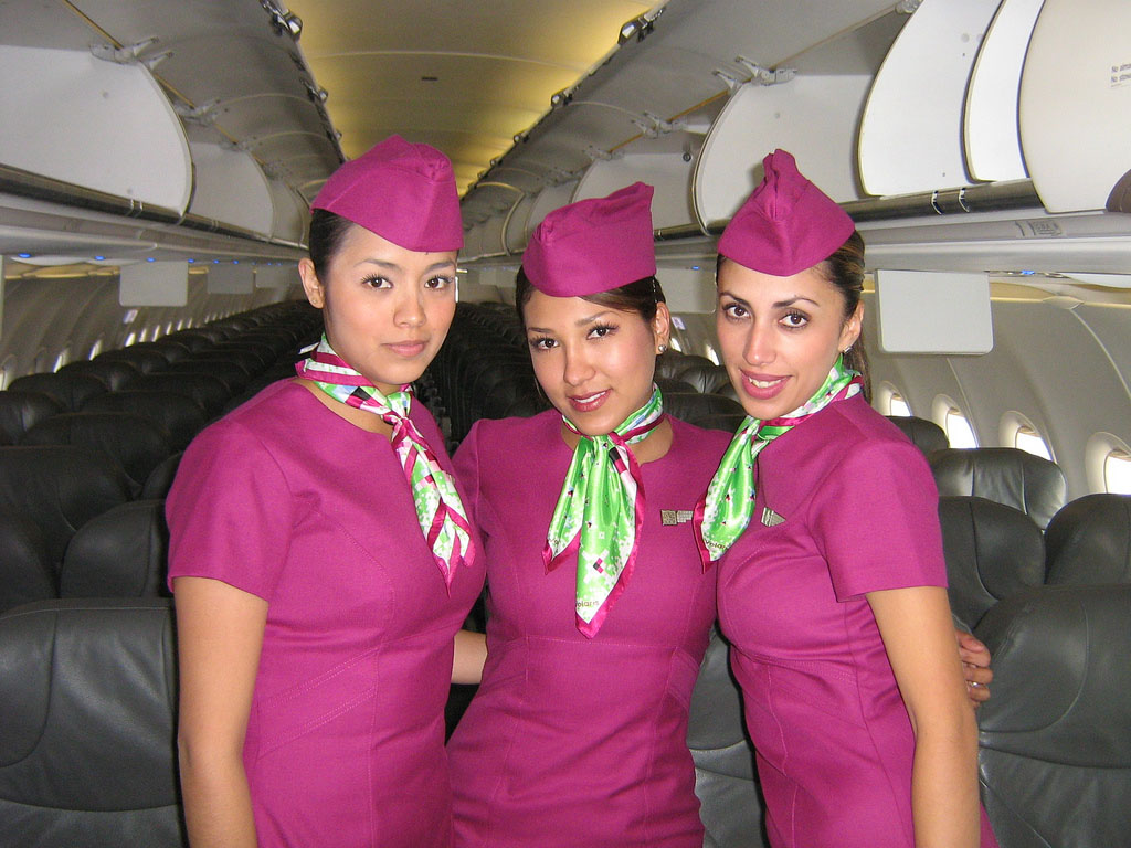Авиакомпания тестирует проституток для работы стюардессами