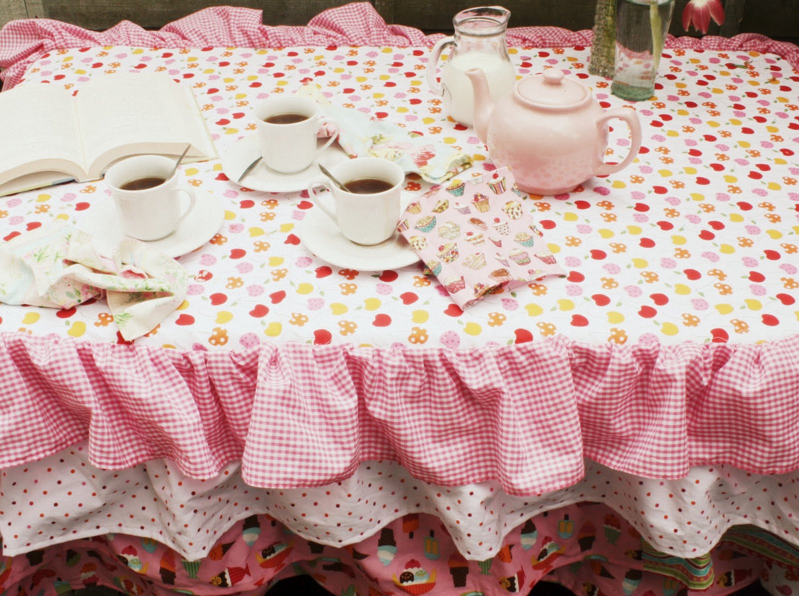 sewhungryhippie Ruffled Tablecloth Project