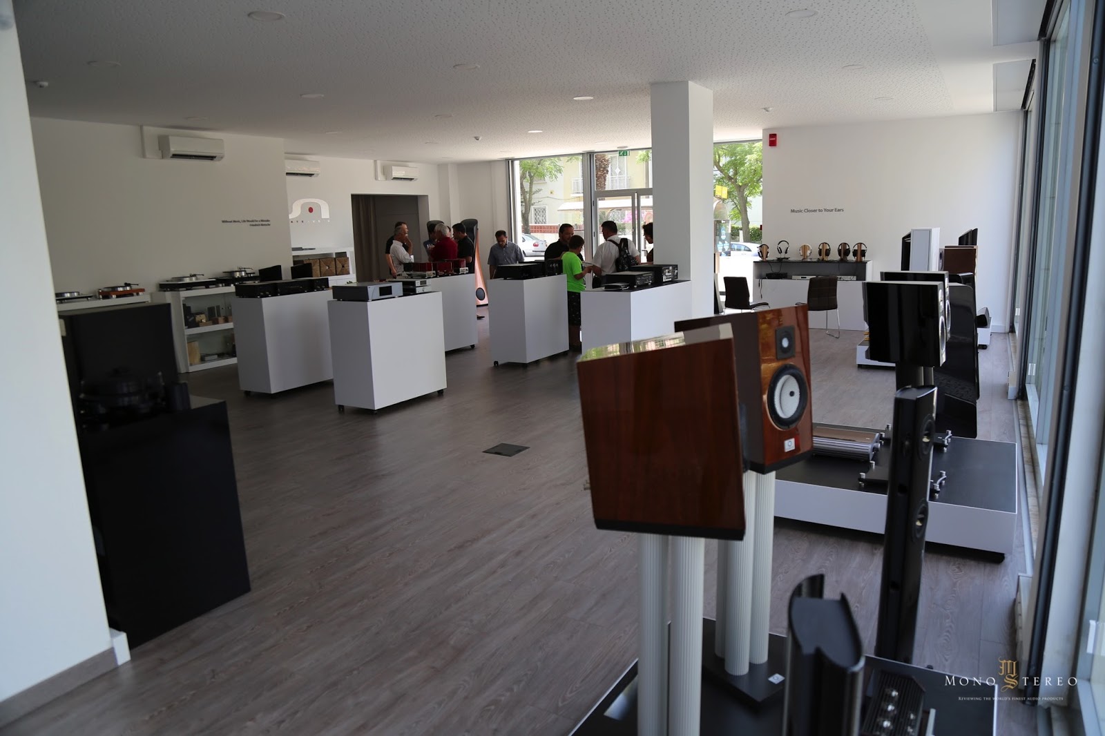 Mono and Stereo HighEnd Audio Magazine Ultimate Audio store grand opening