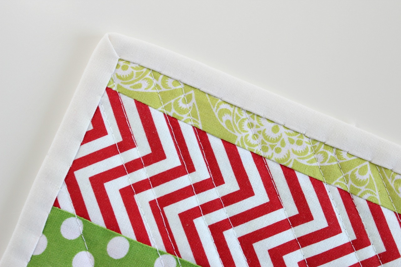 Saltwater Quilts Binding Corners Tutorial Square and Pretty