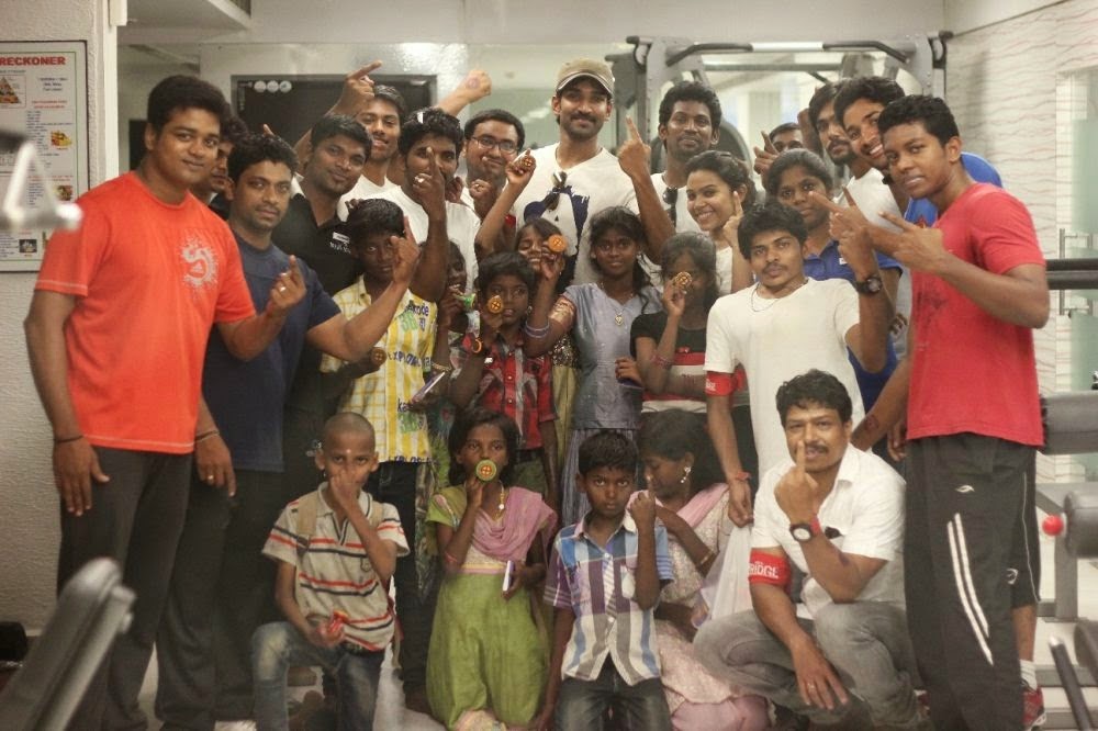நடிகர் ஆதி நடத்திய விழிப்புணர்வு நிகழ்ச்சி “முத்திரை முகாம்” Actor+Aadhi+in+Muthirai+Mugaam+Vote+Awareness+Photos+(19)