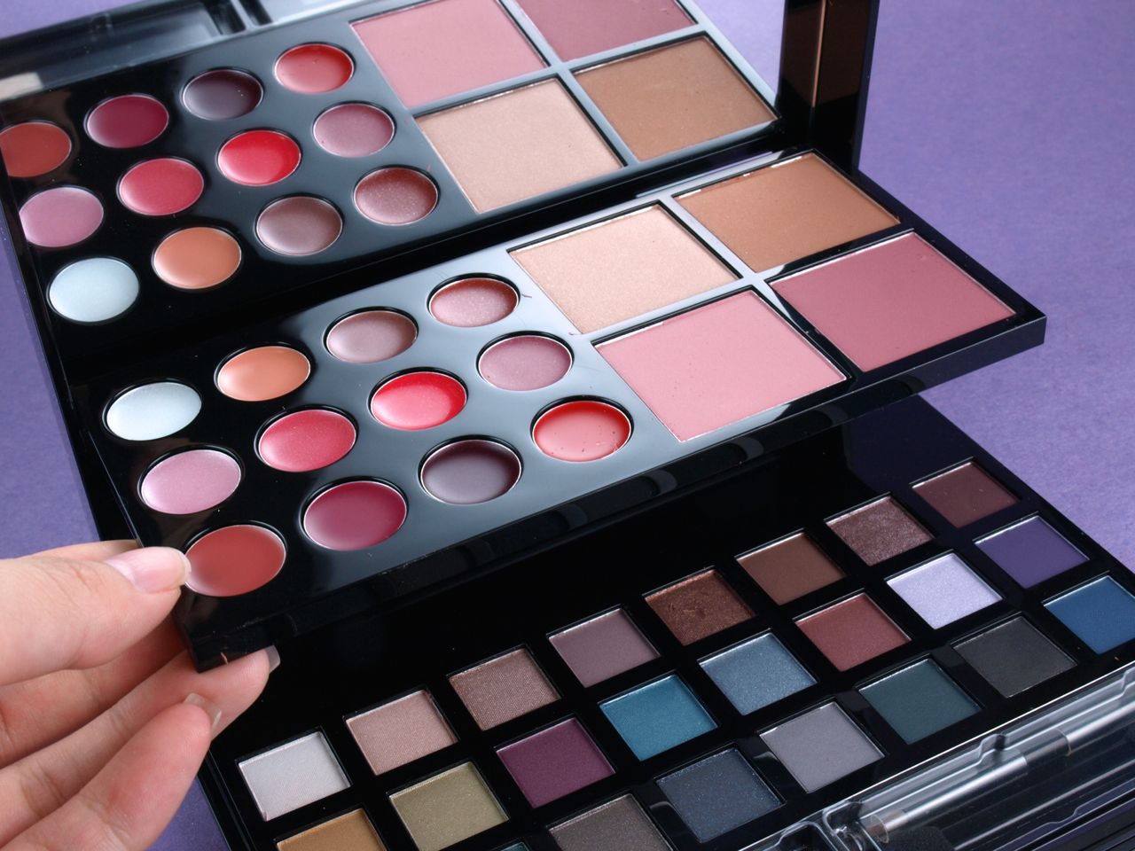 Avon Holiday 2014 Makeup Studio Palette: Review and Swatches