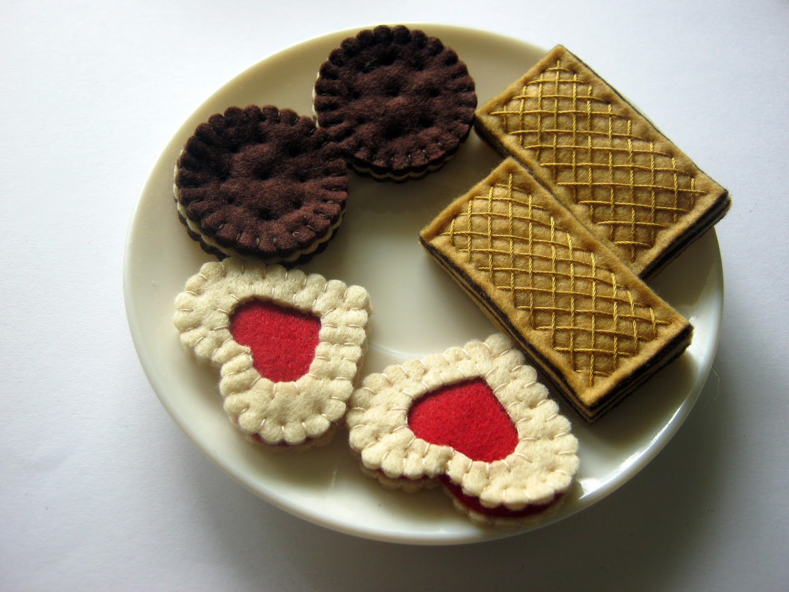 Dusi ustvarja Pretend play fake felt cookies tea party