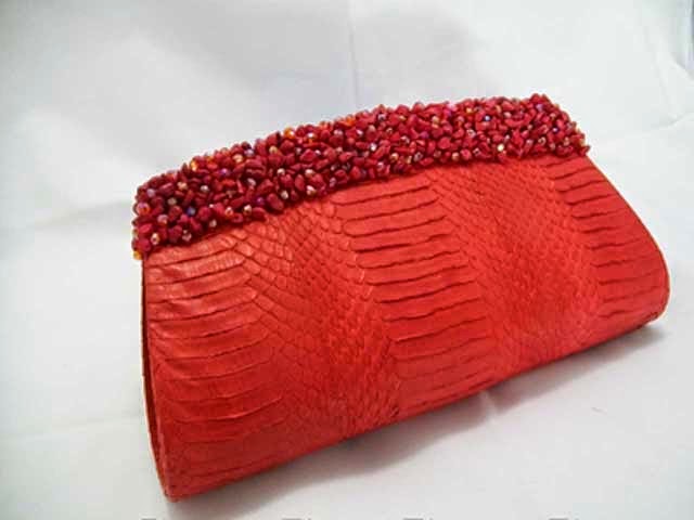 Clutch Catik Kulit Kobra Merah Clutch Catik Kulit Kobra Merah