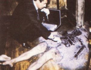 نقره لتكبير أو تصغير الصورة ونقرتين لعرض الصورة في صفحة مستقلة بحجمها الطبيعي