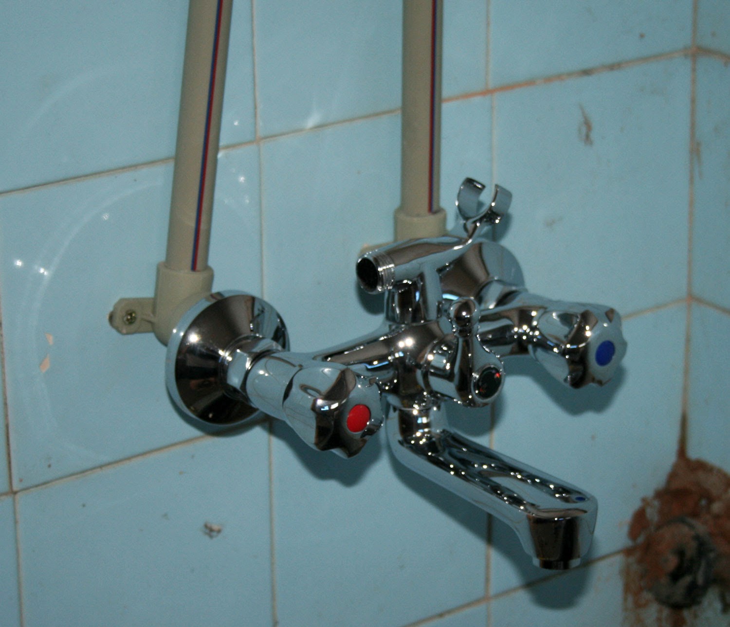 Shiny tap with shower (dujd) attatchment Shiny tap with shower (dujd) attatchment