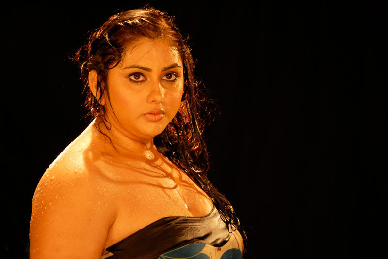 Hot Tamil Actress Namitha Hot Cleavage.