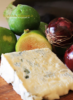 triangolini alle verdure e gorgonzola con chutney di fichi