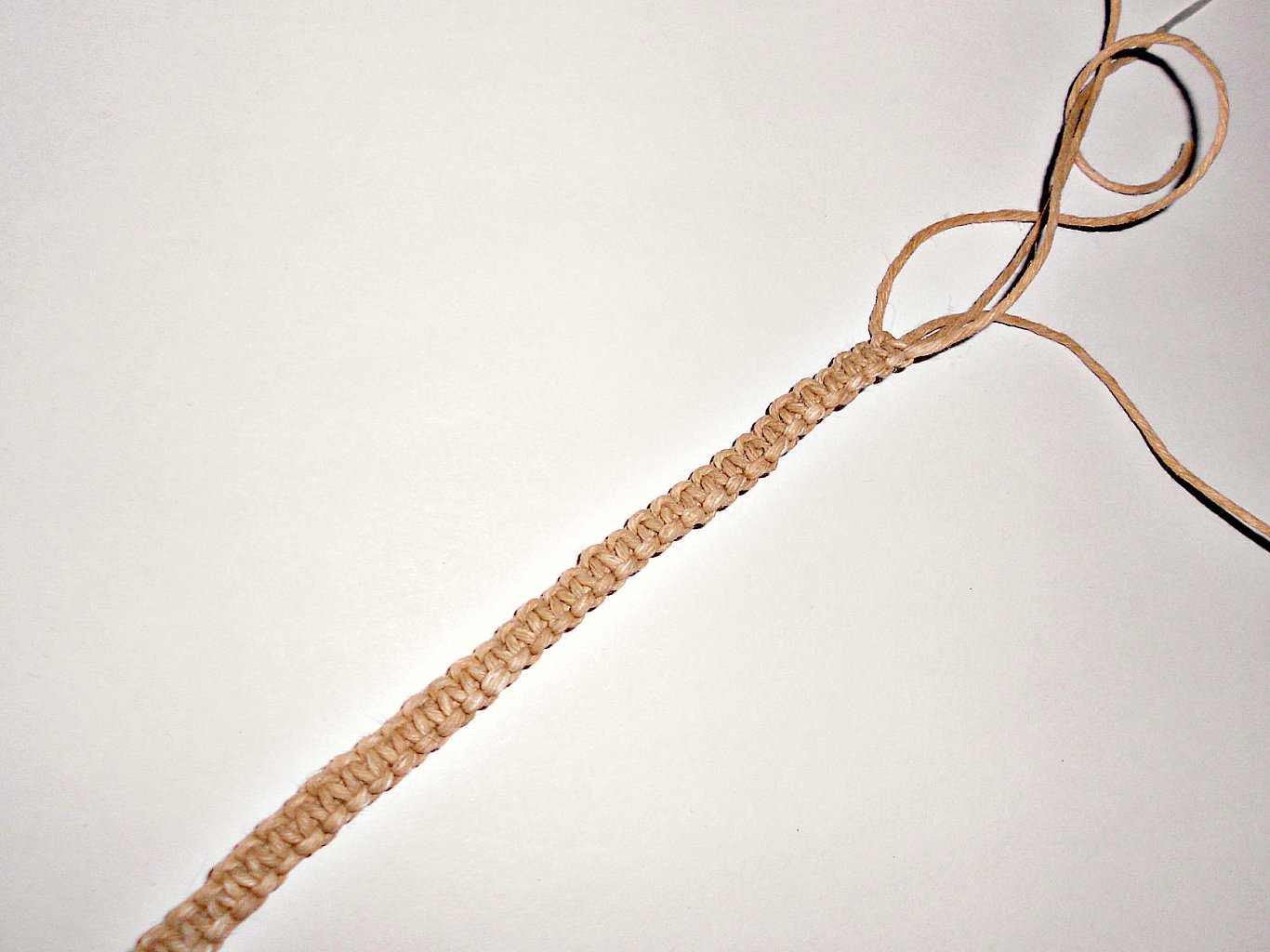 Young Mommy Memoirs How To Make A Square Knot Hemp Bracelet