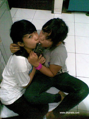 tiga cewek,abg,lesbian