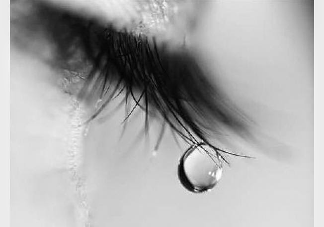 اسرار مبعثره مشاعر رسم فوق الدموع