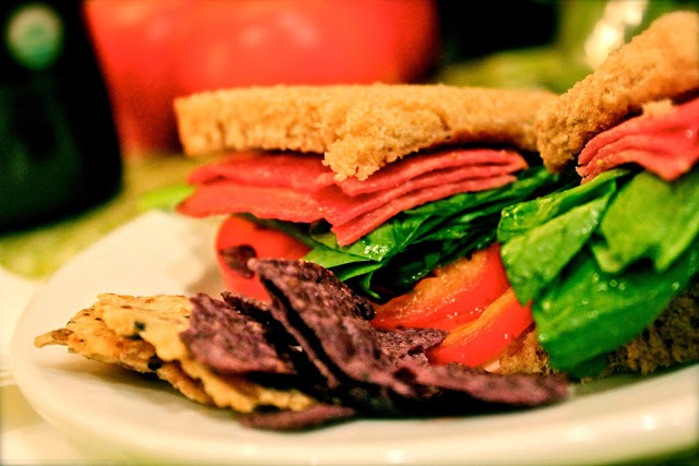 juicy tomato sandwich