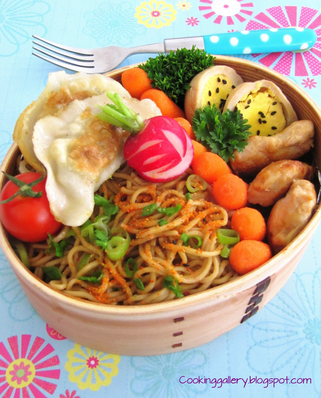 Download this Fried Noodles Bento picture