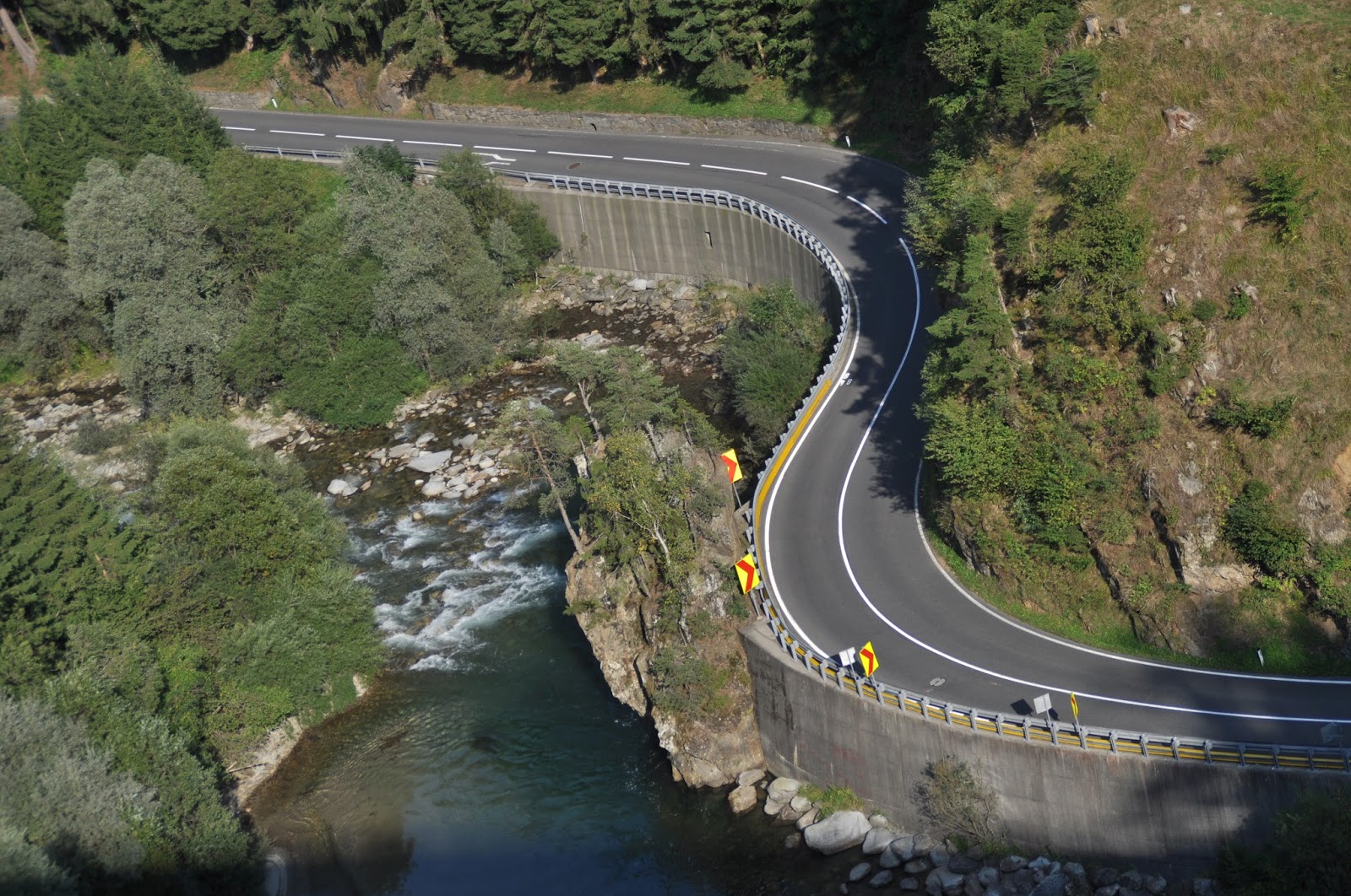 Texterl: Und wenn sie nicht weiterfahren, dann stehen Sie morgen noch da im Stau auf der ...