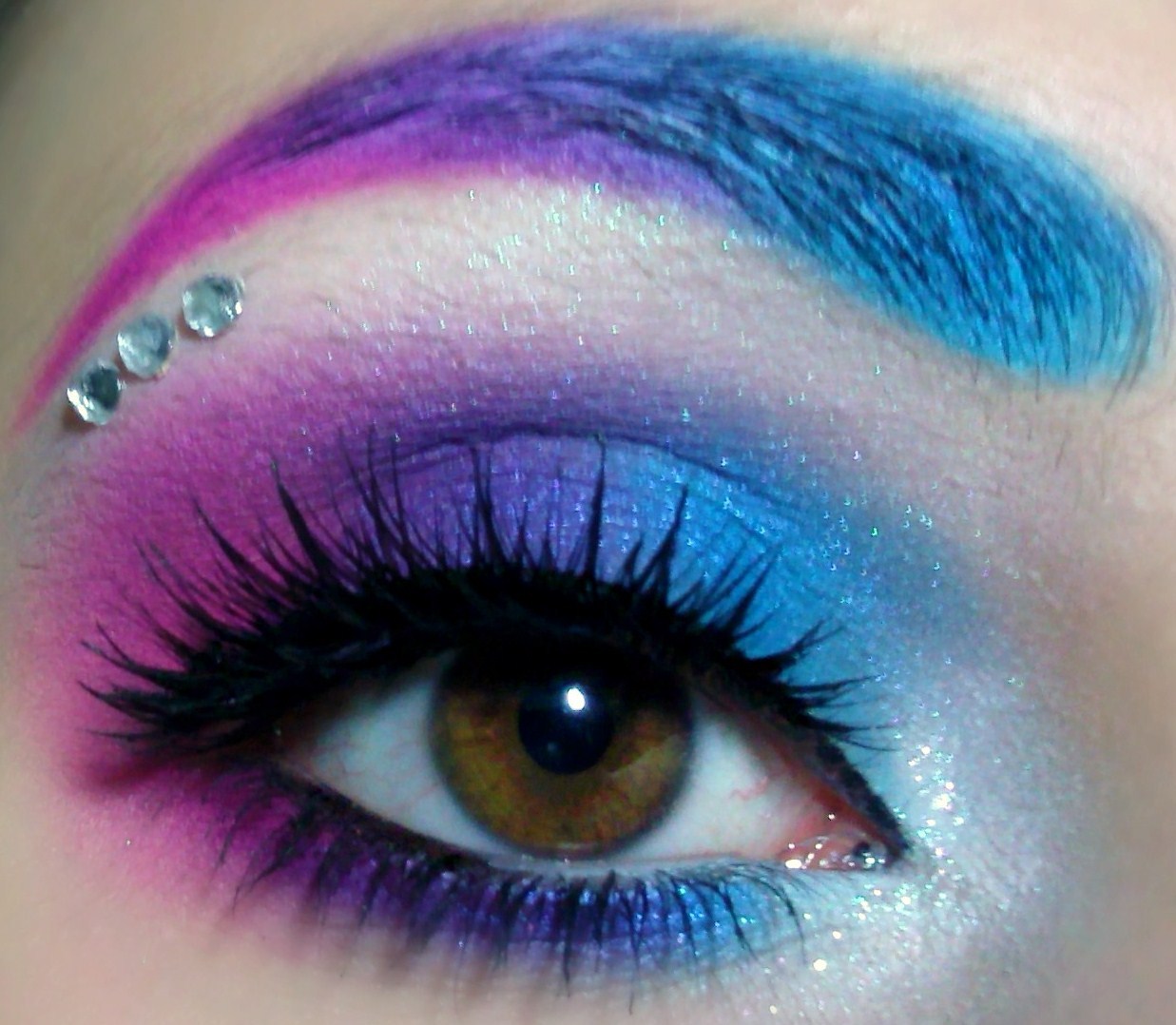 Read more about eye makeup tips & tutorials | Purple eye 
