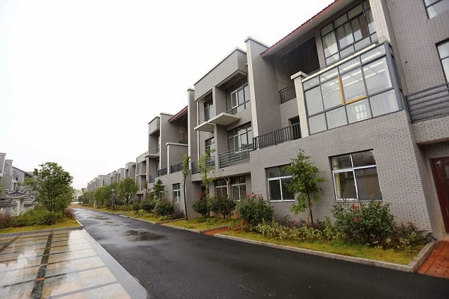 4 Rich Chinese Man Builds Free Luxury Flats For Poor People In The Town Where He Grew Up