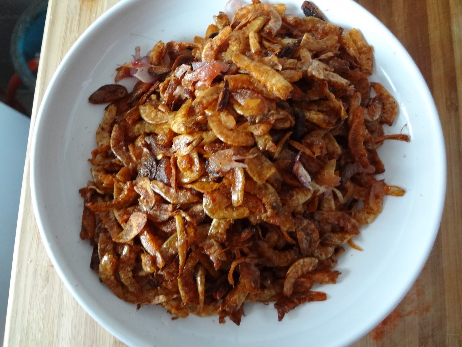 Cooking in mommy's shoes Unakkachemmeen Varuthathu (fried dried shrimps)