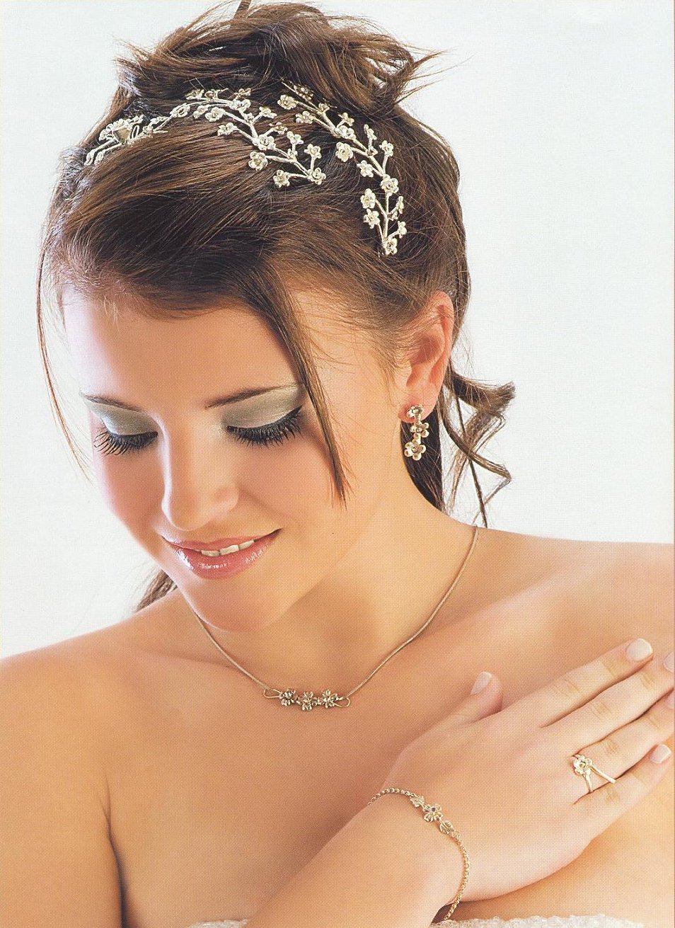 Peinados+De+15+Años+Modernos Peinados de 15 años | peinados de moda, peinados de novia