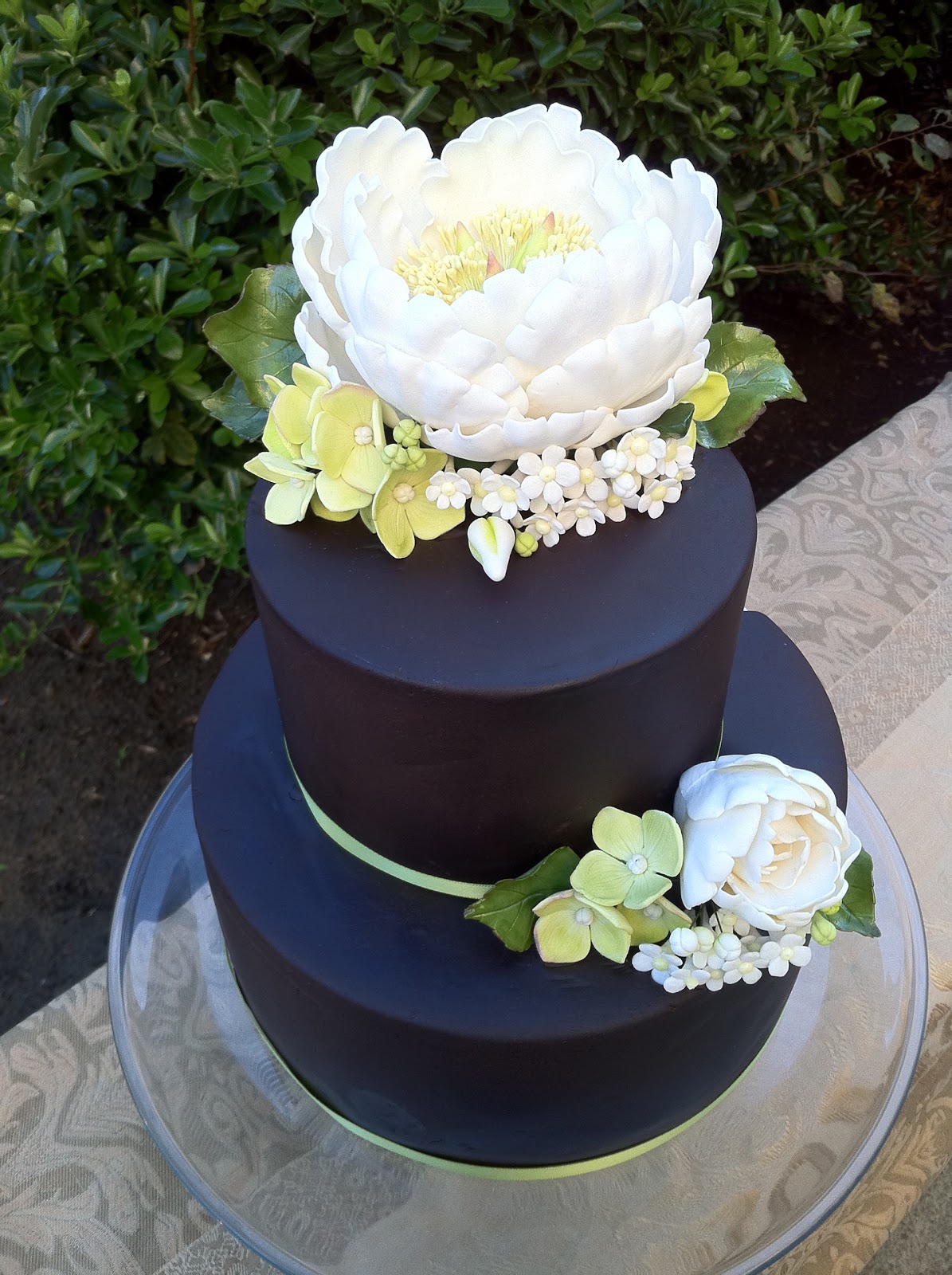 Eileen Fry Cakes Open peony, hydrangeas, filler flowers & buds on