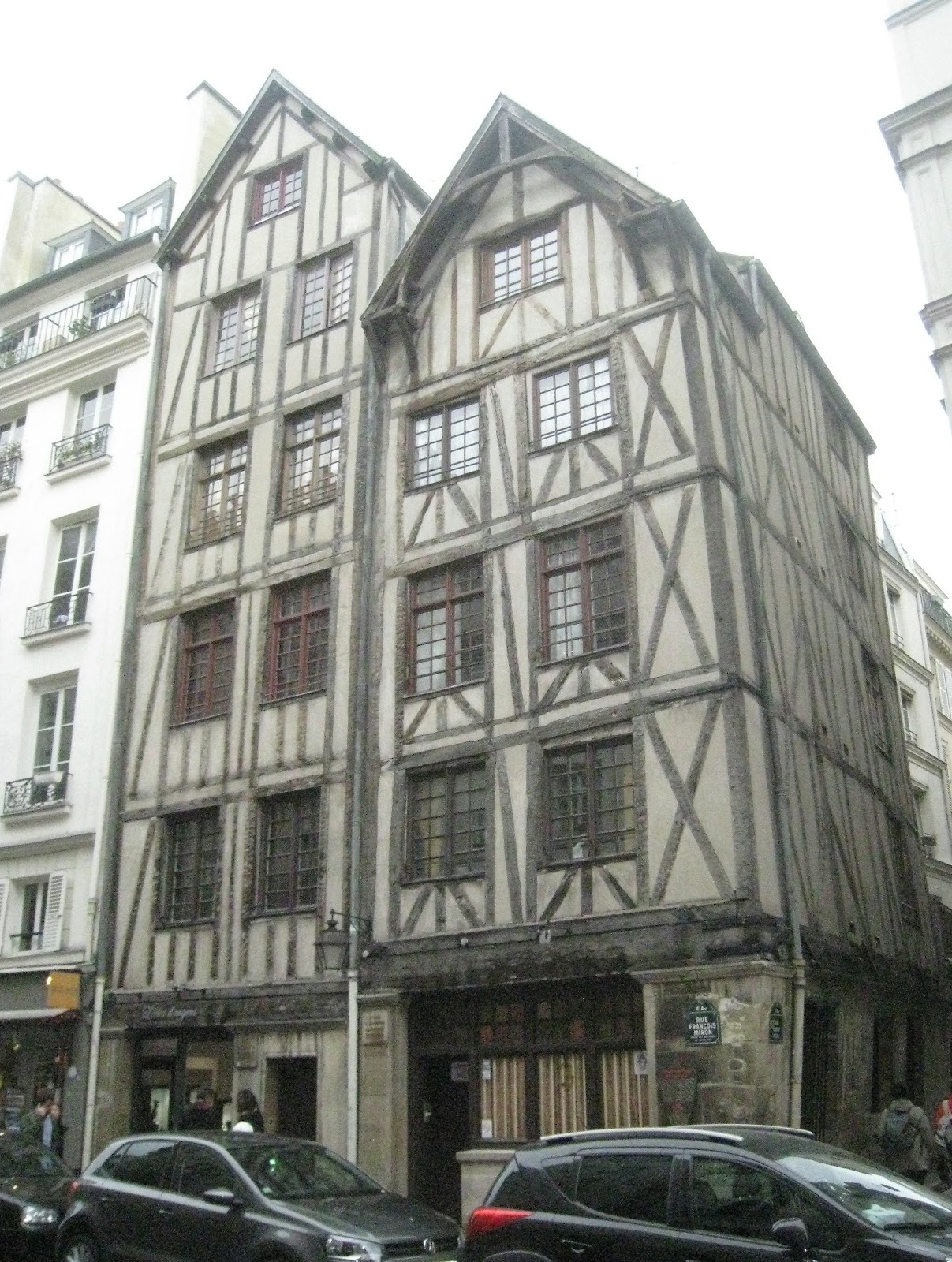 Albert walking in Paris La plus vieille maison de Paris