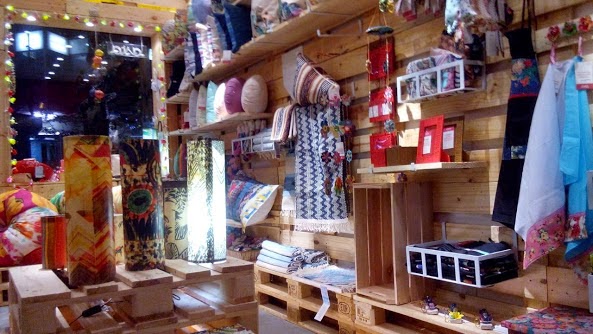 CASA COM PALLET CASA COM PALLET E REDE ASTA = SUSTENTÁVEL + SOCIAL # Decoracao De Lojas Com Paletes CASA COM PALLET CASA COM PALLET E REDE ASTA = SUSTENTÁVEL + SOCIAL # Decoracao De Lojas Com Paletes