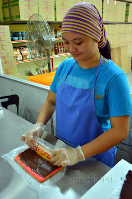 Kek Lapis Sarawak at One Food and Cake House in Pandan City, Johor Bahru Choc-Roll-Johor-Bahru
